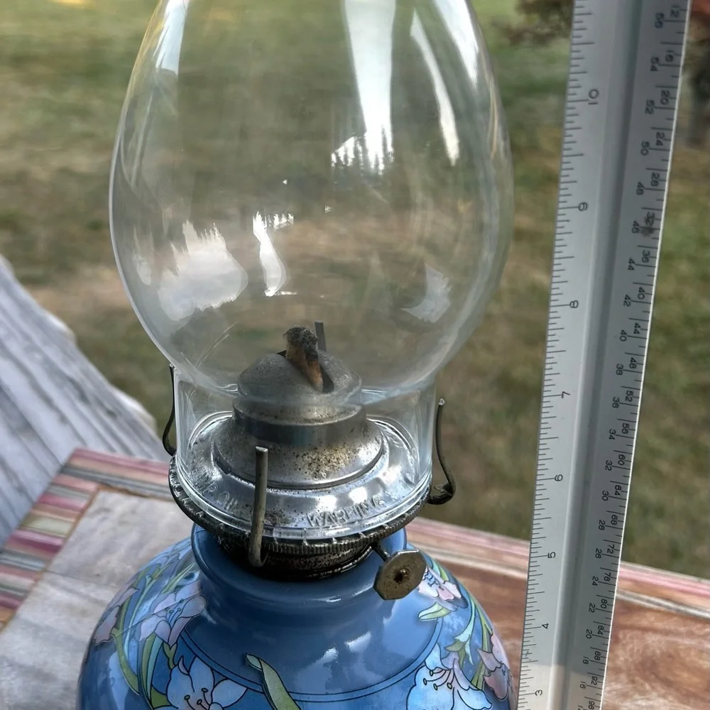 Vintage 1980 Kaadan Limited Blue Day Lily Flower Oil Parafin Lamp w/ Glass Globe